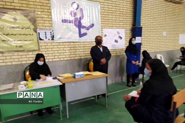 بازدید مدیر آموزش و پرورش شهرستان بوشهر از حوزه امتحانات نهایی