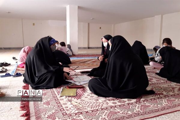 تدریس به  فرزندان شهدای تیپ فاطمیون توسط گروه جهادی سردار سلیمانی و شهید خیزاب