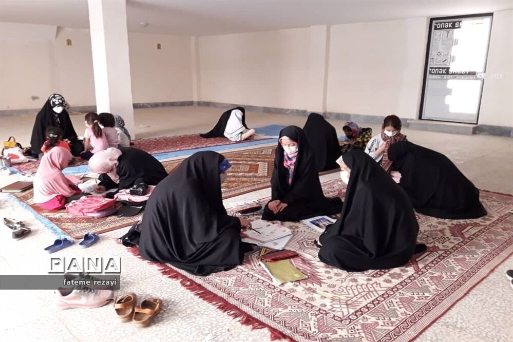 تدریس به  فرزندان شهدای تیپ فاطمیون توسط گروه جهادی سردار سلیمانی و شهید خیزاب