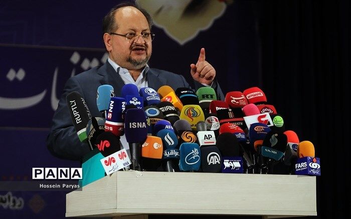 شریعتمداری: ۸۳ هزار تن سیمان در بورس کالا عرضه می‌شود