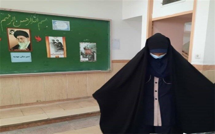 خلاقیت‌ مدیر مدرسه آموزش و پرورش ناحیه یک ری برای ترویج حجاب به دانش‌آموزان بی‌بضاعت