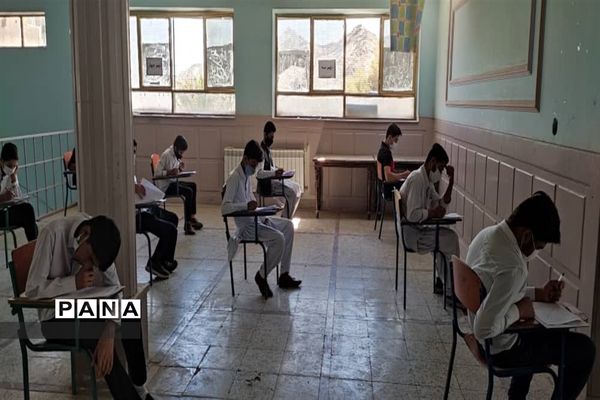 بازدید رئیس مجلس دانش‌آموزی پسران سیستان و بلوچستان از حوزه‌های امتحانی