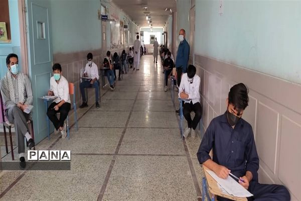 بازدید رئیس مجلس دانش‌آموزی پسران سیستان و بلوچستان از حوزه‌های امتحانی