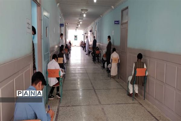 بازدید رئیس مجلس دانش‌آموزی پسران سیستان و بلوچستان از حوزه‌های امتحانی