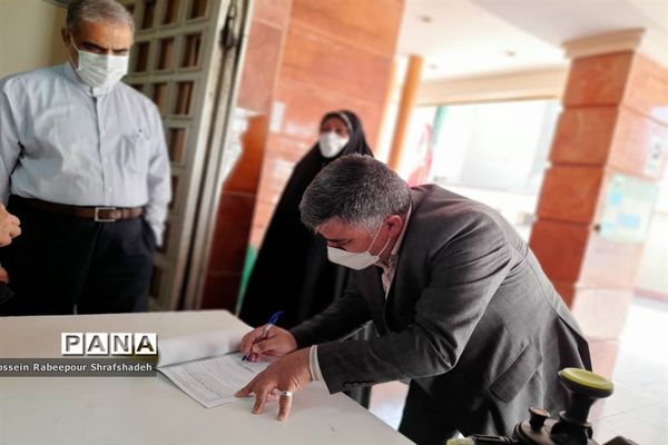 بازدید مدیرکل امور شاهد و ایثارگران وزارت آموزش و پرورش از حوزه امتحانات نهایی منطقه 16 تهران