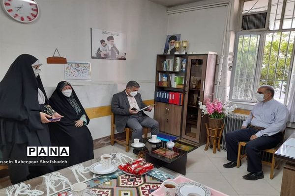 بازدید مدیرکل امور شاهد و ایثارگران وزارت آموزش و پرورش از حوزه امتحانات نهایی منطقه 16 تهران