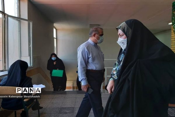 بازدید مدیرکل امور شاهد و ایثارگران وزارت آموزش و پرورش از حوزه امتحانات نهایی منطقه 16 تهران