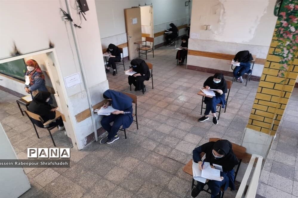 بازدید مدیرکل امور شاهد و ایثارگران وزارت آموزش و پرورش از حوزه امتحانات نهایی منطقه 16 تهران