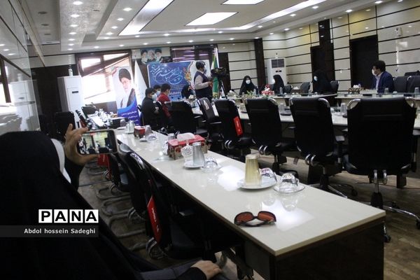 میز گرد رای اولی‌های استان بوشهر