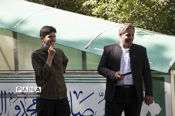 تریبون آزاد رای اولی ها با موضوع انتخابات ریاست جمهوری در قم