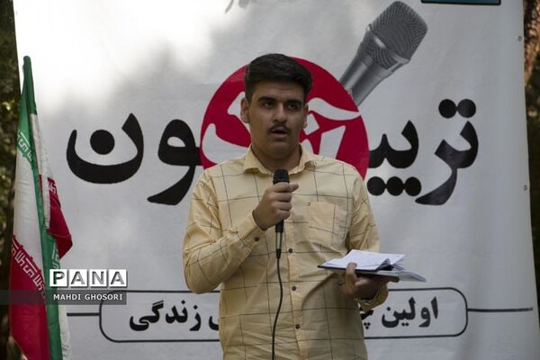 تریبون آزاد رای اولی ها با موضوع انتخابات ریاست جمهوری در قم