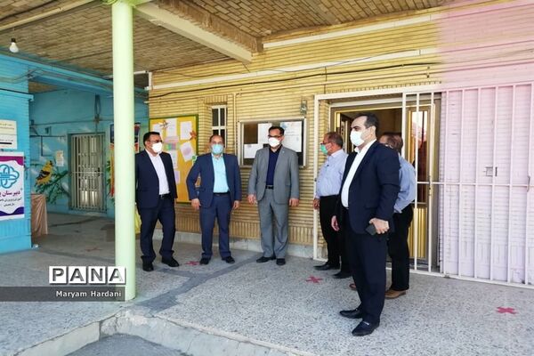 آیین تجلیل از برگزیدگان و عوامل اجرایی جشنواره علمی پژوهشی دبیرستان پاینده اهواز
