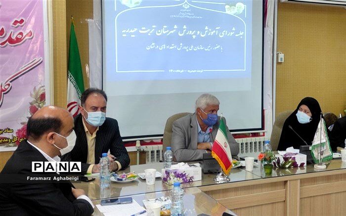 تربیت استعدادهای درخشان دانش‌آموزی حلال مشکلات کشور است