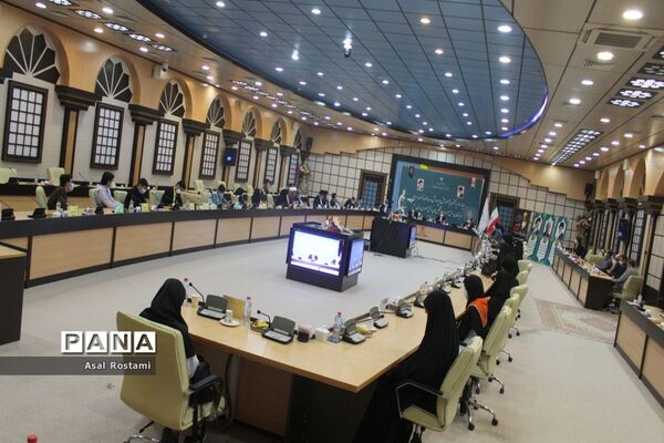 دیدار وزیر آموزش و پرورش با نمایندگان تشکل‌های دانش‌آموزی استان بوشهر
