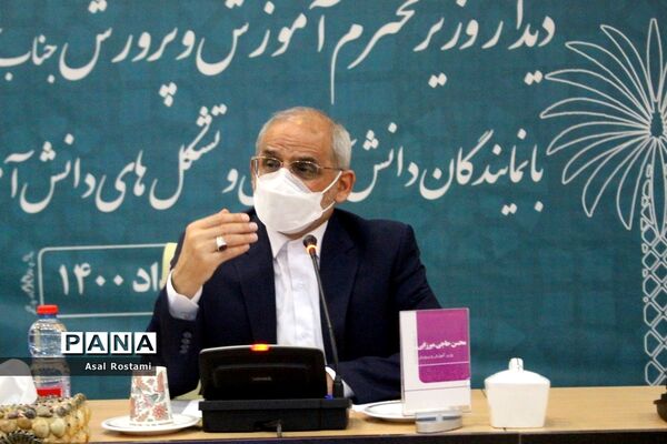 دیدار وزیر آموزش و پرورش با نمایندگان تشکل‌های دانش‌آموزی استان بوشهر