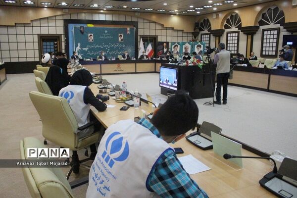 دیدار وزیر آموزش و پرورش با نمایندگان تشکل‌های دانش‌آموزی استان بوشهر
