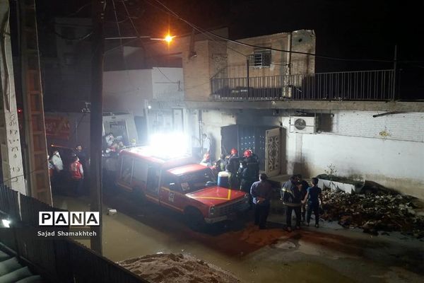 آتش سوزی محل احتکار الکل و کالای پزشکی در اهواز