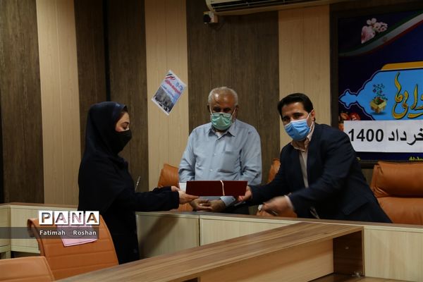 تجلیل از مراقبین سلامت حوزه‌های امتحانی در شهرستان امیدیه