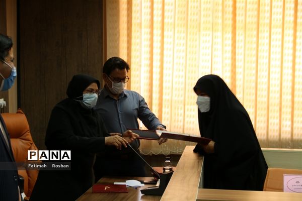تجلیل از مراقبین سلامت حوزه‌های امتحانی در شهرستان امیدیه
