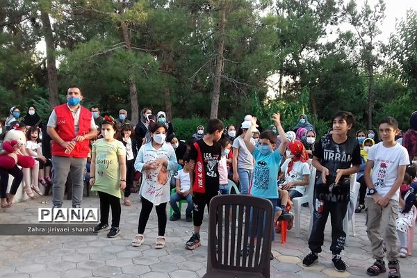 اجرای جنگ تفریحی «مسابقه‌ محله» در خاورشهر