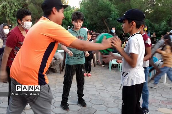 اجرای جنگ تفریحی «مسابقه‌ محله» در خاورشهر