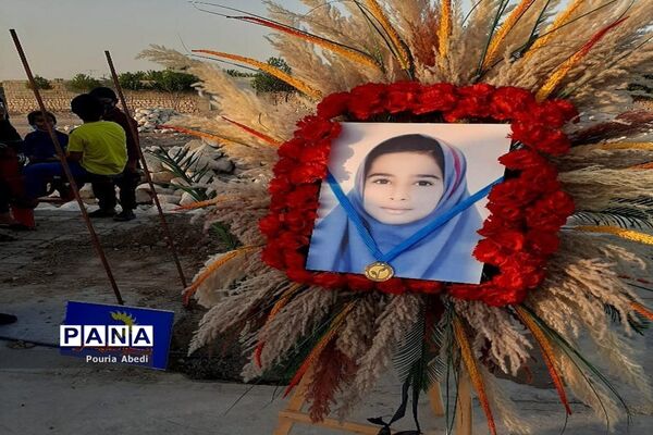 کاشت درخت به مناسبت روز دختر بیاد فاطمه خضری مقدم در روستای احمد آباد