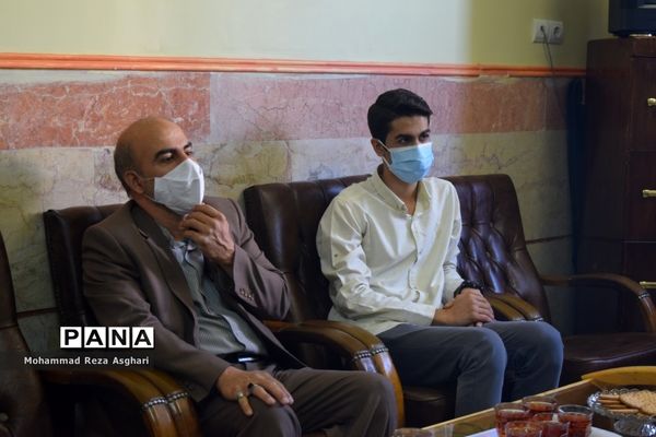 بازدید معاون مجلس دانش آموزی کشور از حوزه های امتحانی منطقه 14