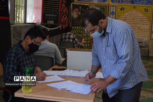 بازدید معاون مجلس دانش آموزی کشور از حوزه های امتحانی منطقه 14