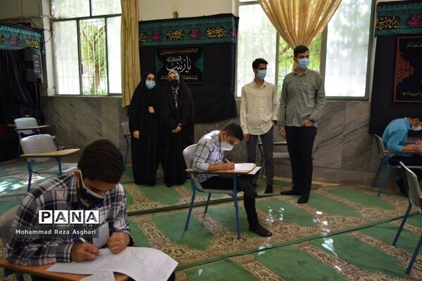 بازدید معاون مجلس دانش آموزی کشور از حوزه های امتحانی منطقه 14