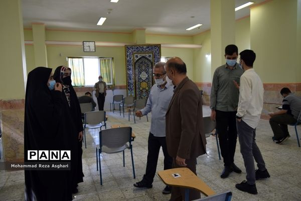 بازدید معاون مجلس دانش آموزی کشور از حوزه های امتحانی منطقه 14
