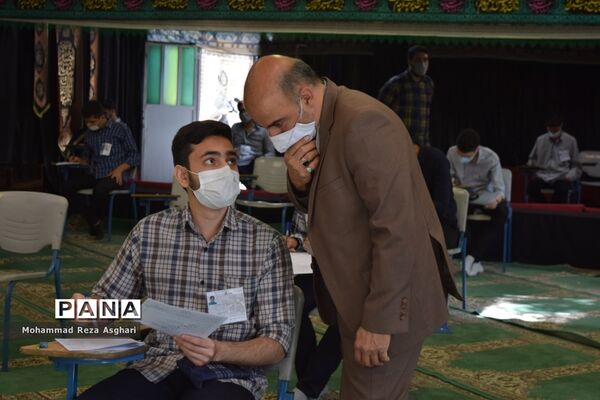 بازدید معاون مجلس دانش آموزی کشور از حوزه های امتحانی منطقه 14