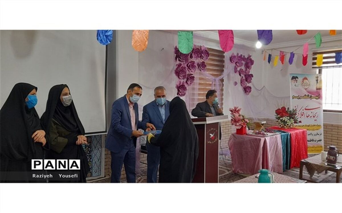 دیدارمدیر آموزش و پرورش قرچک با خانواده شهید میثم نجفی