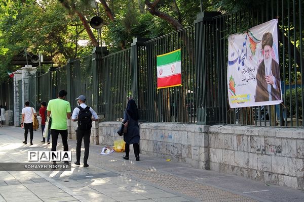 پیاده‌راه انتخابات در خیابان انقلاب تهران