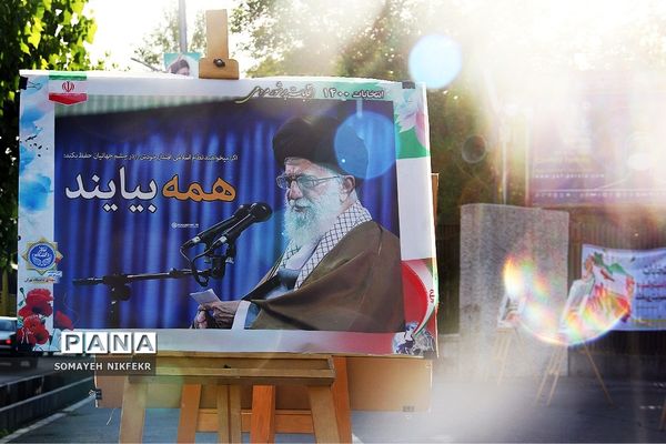 پیاده‌راه انتخابات در خیابان انقلاب تهران