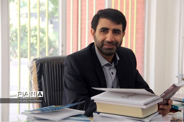 بازدید مدیرکل فرهنگی هنری، اردوها و فضای پرورشی وزارت آموزش و پرورش از داوری نهایی جشنواره معلمان مولف در شهرری