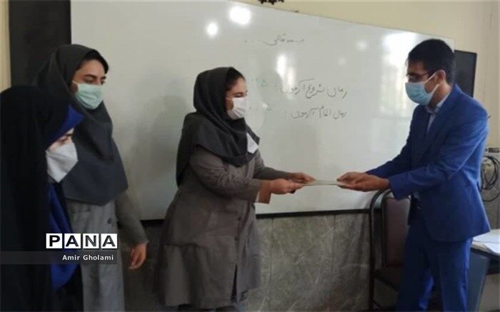 تقدیر از دانش آموزان دختر برگزیده مسابقات فرهنگی و هنری شهر چهاردانگه