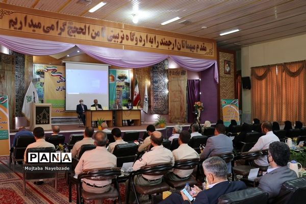 نشست قطبی تبیین بازمهندسی تشکیلات پیشتازان سازمان دانش‌آموزی  در مشهد