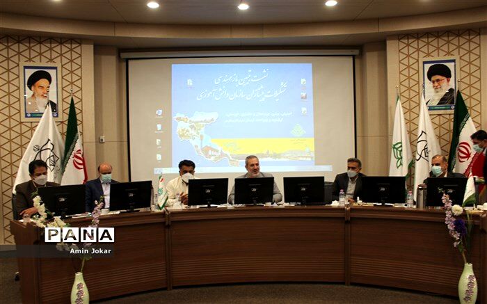 آغاز نشست تبیین بازمهندسی تشکیلات پیشتازان سازمان دانش‌آموزی در شیراز
