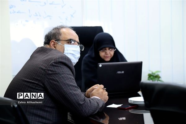 نشست نمایندگان مجلس دانش‌آموزی تهران با موضوع «رأی اولی‌ها و ضرورت حضور در انتخابات»