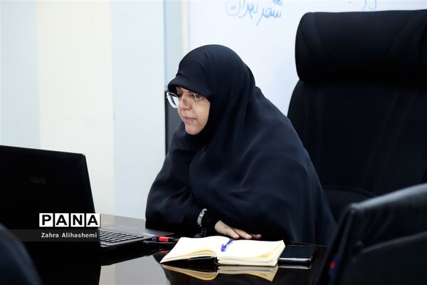 نشست نمایندگان مجلس دانش‌آموزی تهران با موضوع «رأی اولی‌ها و ضرورت حضور در انتخابات»