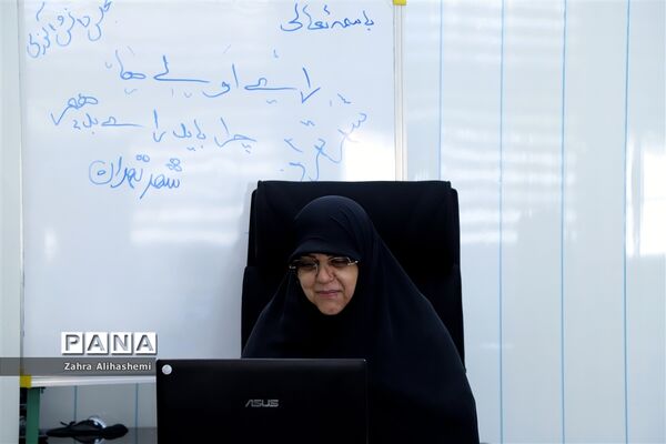 نشست نمایندگان مجلس دانش‌آموزی تهران با موضوع «رأی اولی‌ها و ضرورت حضور در انتخابات»