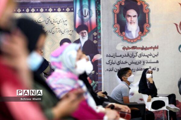 دیدار جمعی از بانوان با محسن رضایی