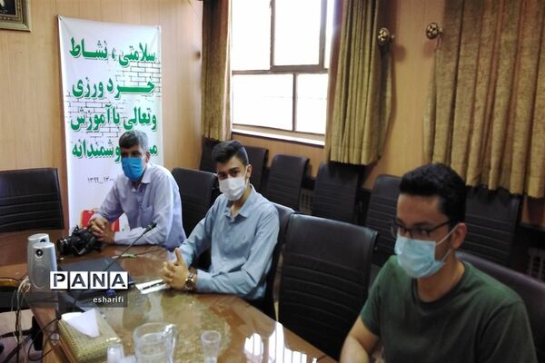 جلسه نمایندگان مجلس دانش آموزی ناحیه 2  استان اصفهان با مدیر آموزش و پرورش ناحیه ۲