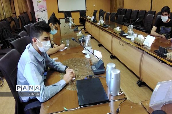 جلسه نمایندگان مجلس دانش آموزی ناحیه 2  استان اصفهان با مدیر آموزش و پرورش ناحیه ۲