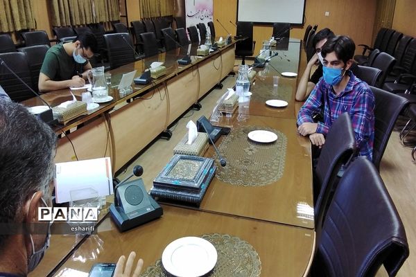 جلسه نمایندگان مجلس دانش آموزی ناحیه 2  استان اصفهان با مدیر آموزش و پرورش ناحیه ۲