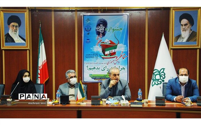 برگزاری مناظرات دانش آموزی با عنوان سیاست پشتوانه ای محکم برای آینده سازان
