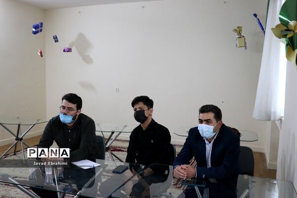 مناظره دانش‌آموزی رای اولی ها در مشهد