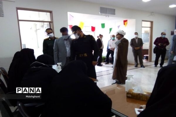 حضور عوامل اجرایی و فرماندار نائین در شعب اخذ رای