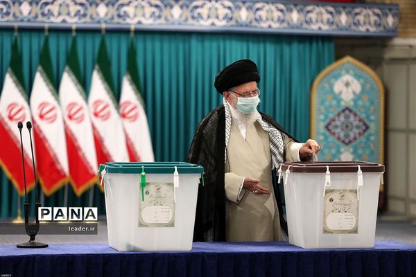 حضور رهبر معظم انقلاب  در سیزدهمین دوره انتخابات ریاست جمهوری