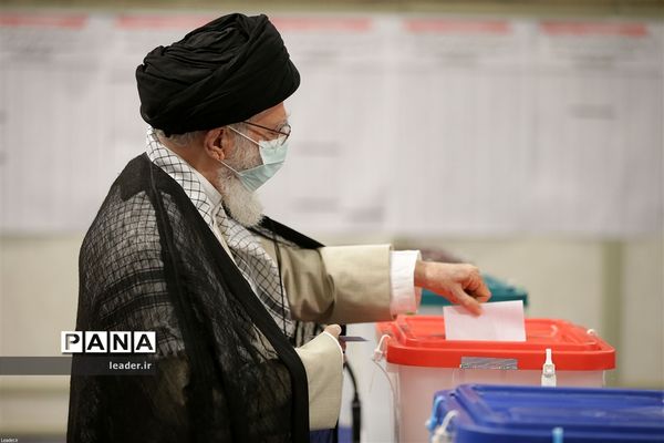 حضور رهبر معظم انقلاب  در سیزدهمین دوره انتخابات ریاست جمهوری